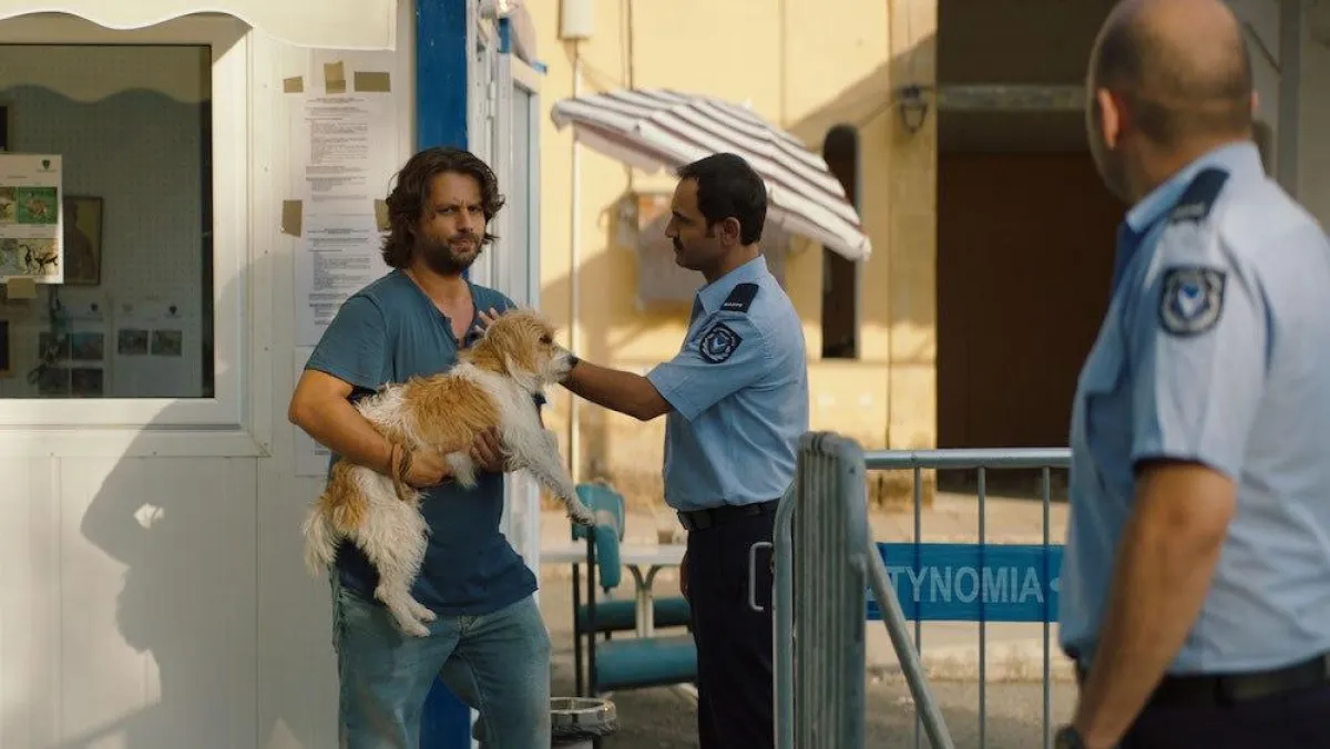 يانيس وكلبه من الفيلم.jpg