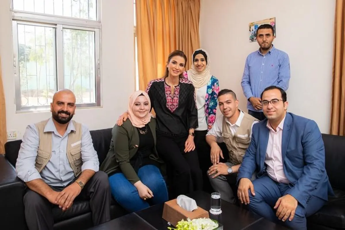 التقت  الملكة رانيا عدداً من الشباب أصحاب المشاريع الناشئة والمتطوعين.jpg