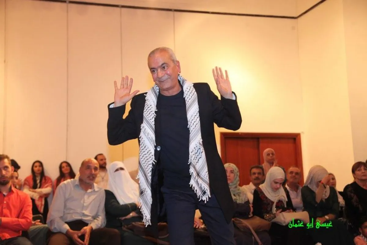 حفل الافتتاح مسرحية سأموت بالمنفى للفنان غنام غنام.jpg