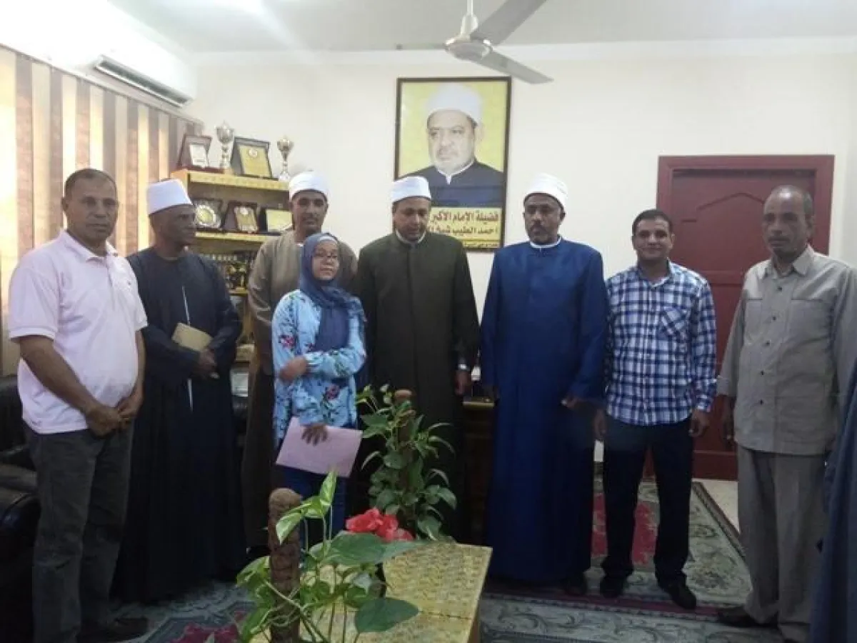 إحدى الطالبات المكرمات.jpg