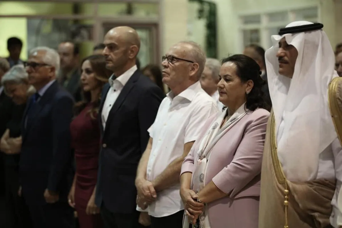 إشهار الكتاب للمصور الشخصي للملك الراحل الحسين بن طلال.jpg