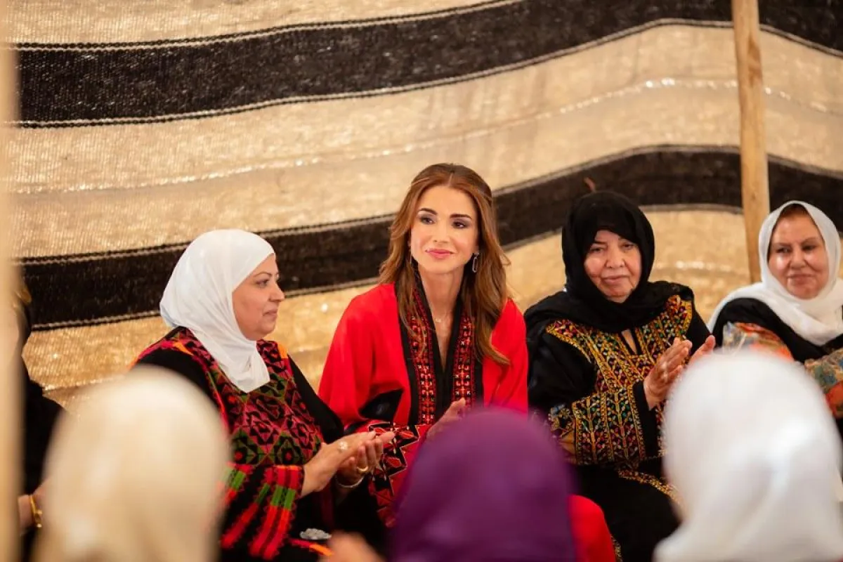 الملكة رانيا خلال اللقاء.jpg