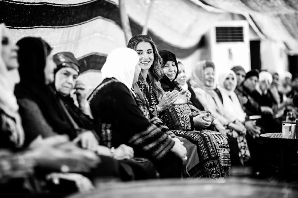 من لقاء الملكة رانيا مع السيدات.jpg