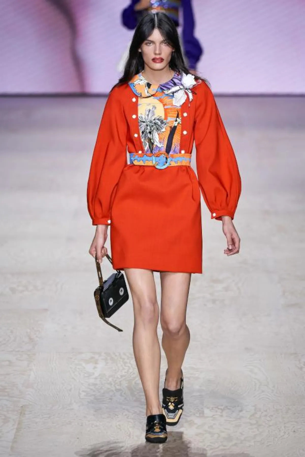 من عرض دار لويس فيتون 3.jpg