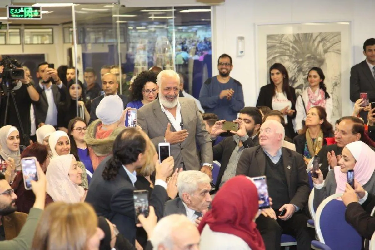 أيمن زيدان وسط الحضور.jpg