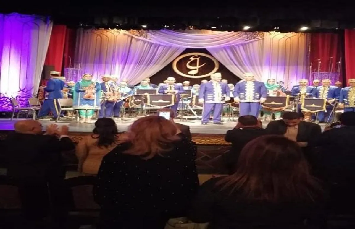 فرقة الموسيقي العمانية علي المسرح 3.jpg
