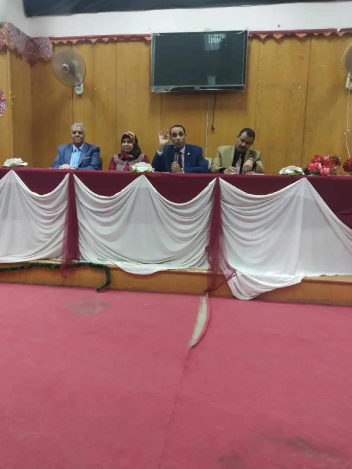 انطلاق فعاليات الأمسية الشعرية الأولى في حب مصر، بآداب الفيوم (4). jpg