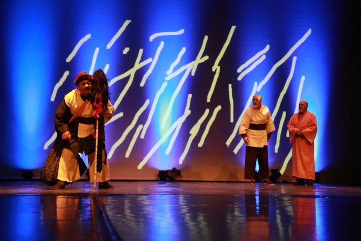 لقطة من المسرحية التونسية.jpg