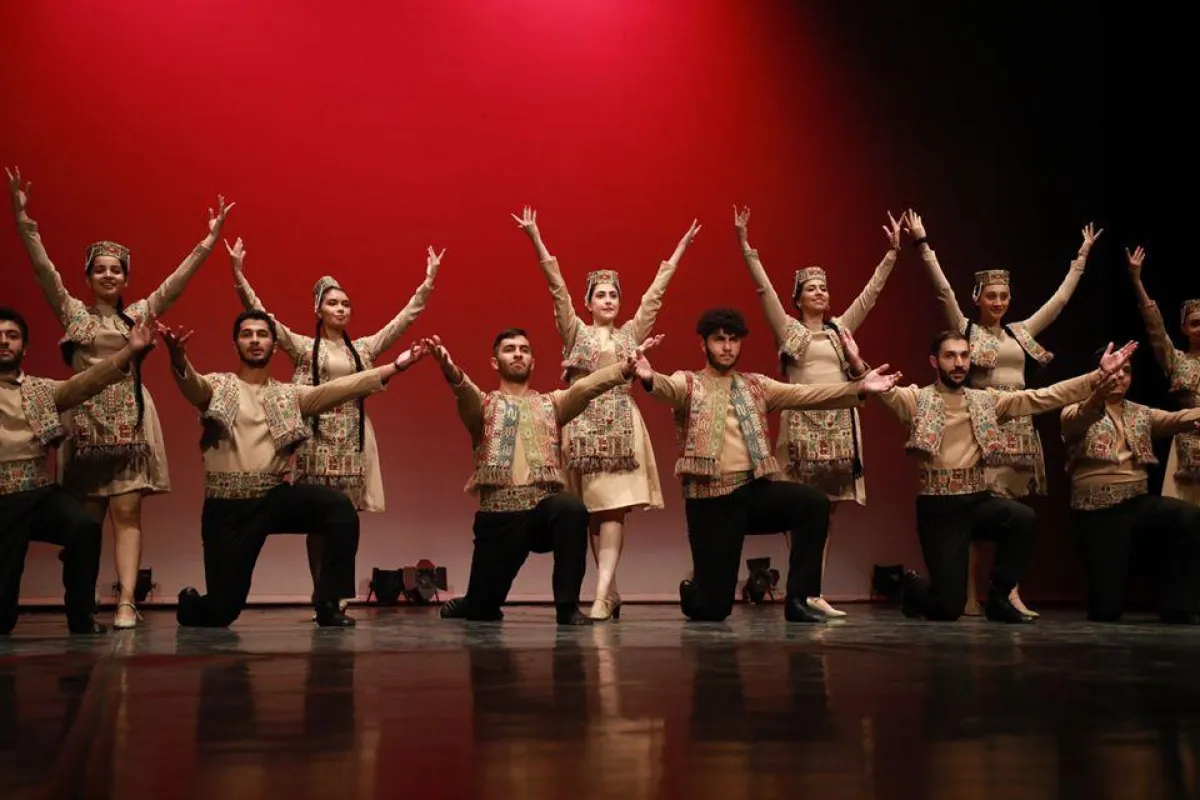 فرقة سبيداك وعرض للتراث الأرمني.jpg