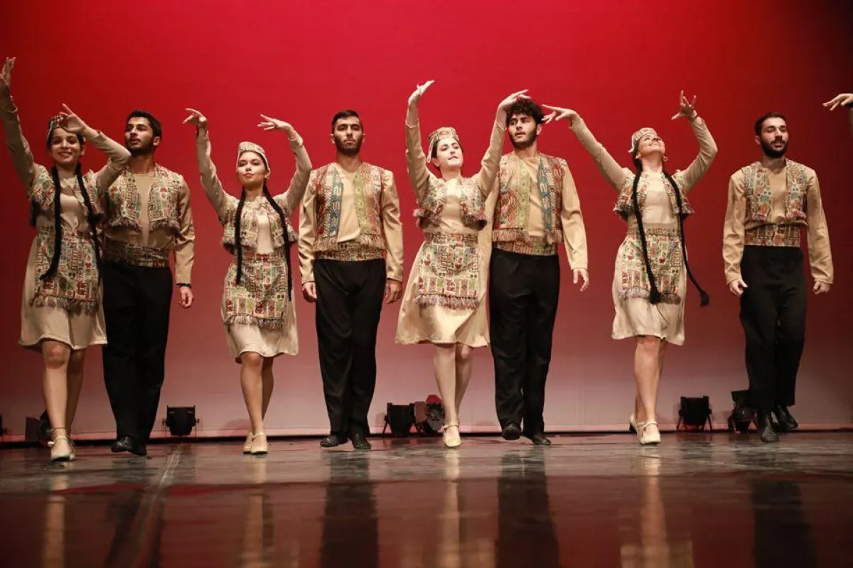 فرقة سبيداك للفلكور الأرمني.jpg