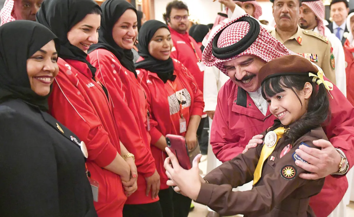 سيلفي مع طالبة.jpg