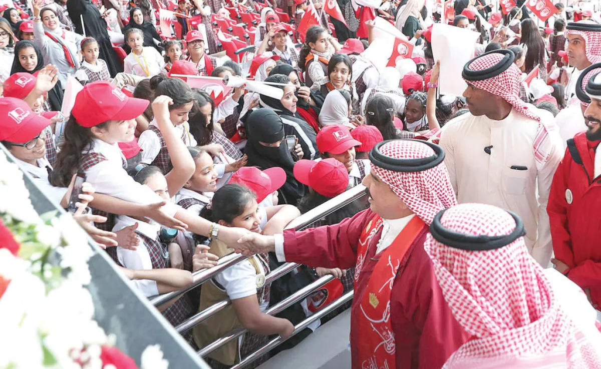 مع الطلبة.jpg