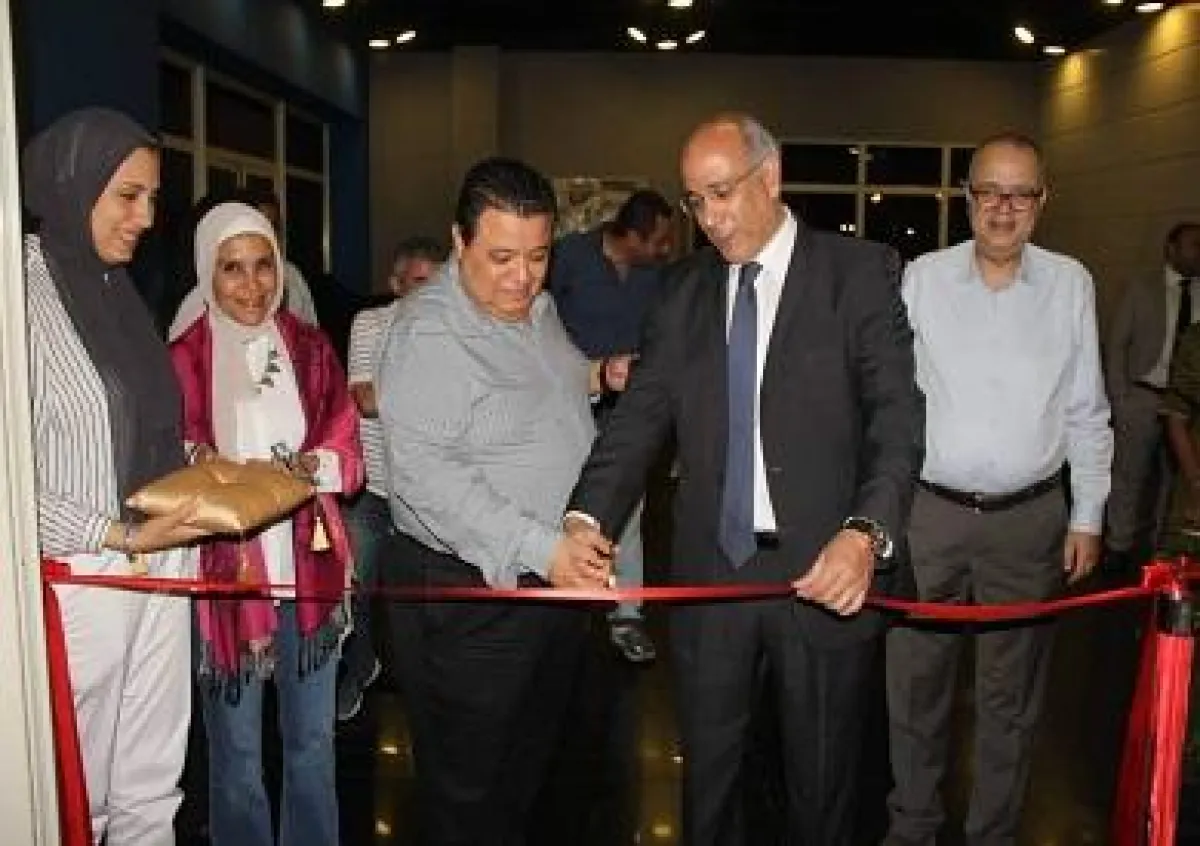 المخرج خالد جلال، والدكتور فتحي عبدالوهاب، يفتتاح المعرض 3 t. jpg