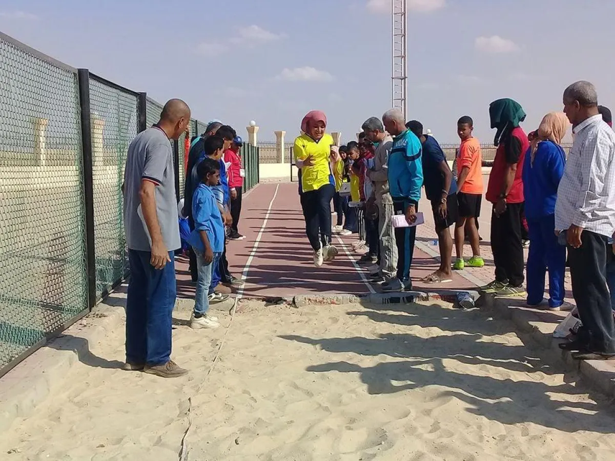 4 إحدى المتسابقات في القفز.jpg