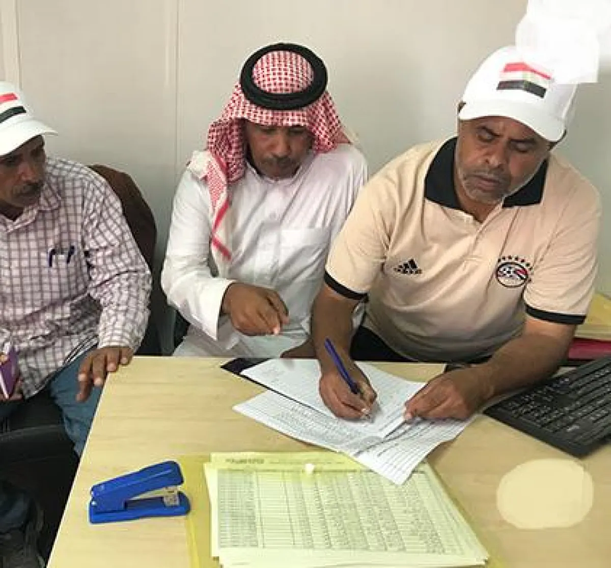 2.png القائمون على المسابقة