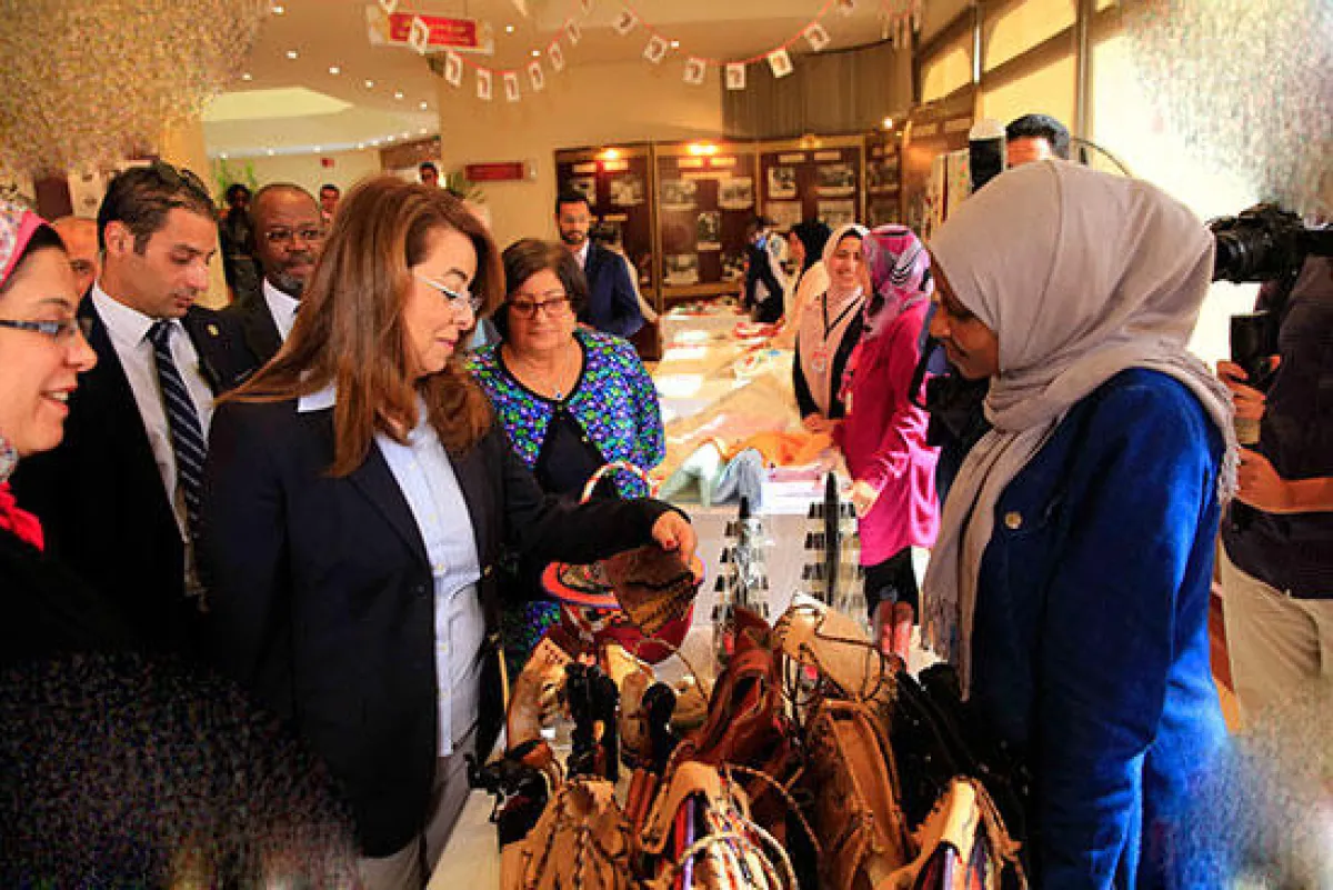 5وزيرة-التضامن-الاجتماعى-تتفقد-المعرض.jpg