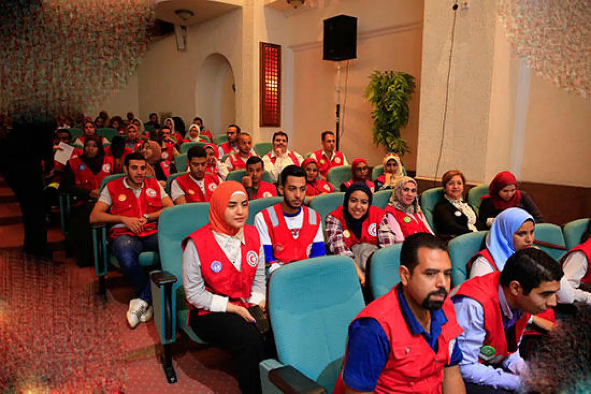 3 العاملون-فى-الهلال-الأحمر-المصرى.jpg