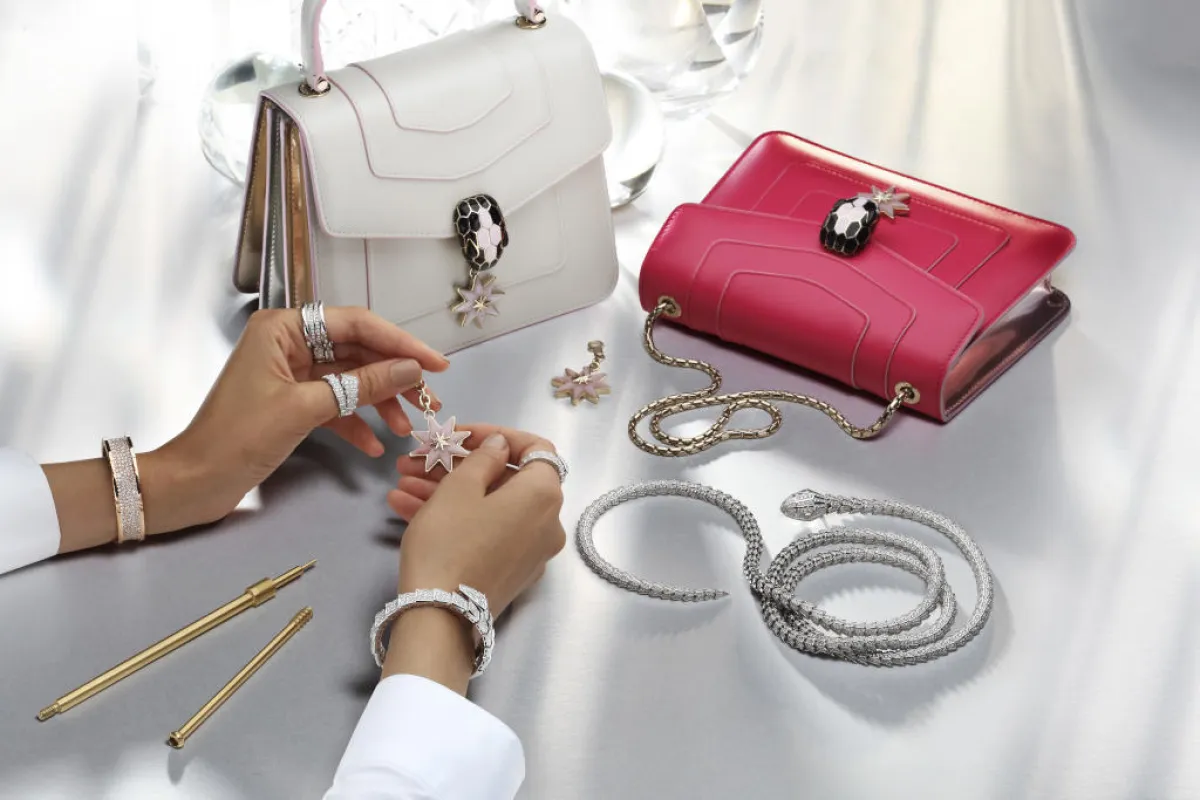 تعرّفي إلى مجموعة العطلات Bulgari Serpenti Forever