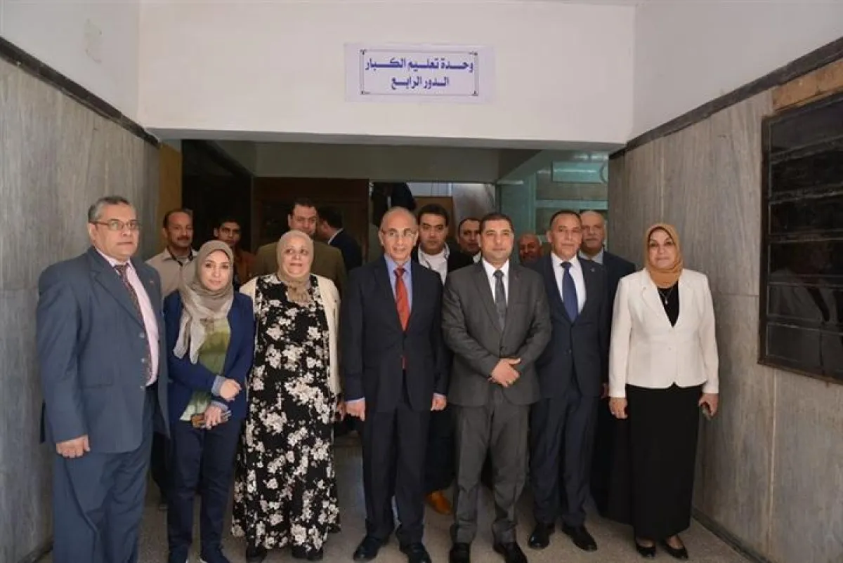 2 رئيس الجامعة وهيئة التدريس بالجامعة .jpg