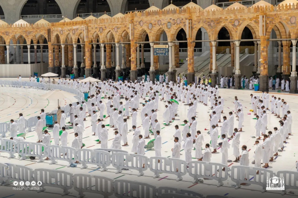 (25) مساراً للطواف و(4) لكبار السن والأشخاص ذوي الإعاقة خدمة لهم 