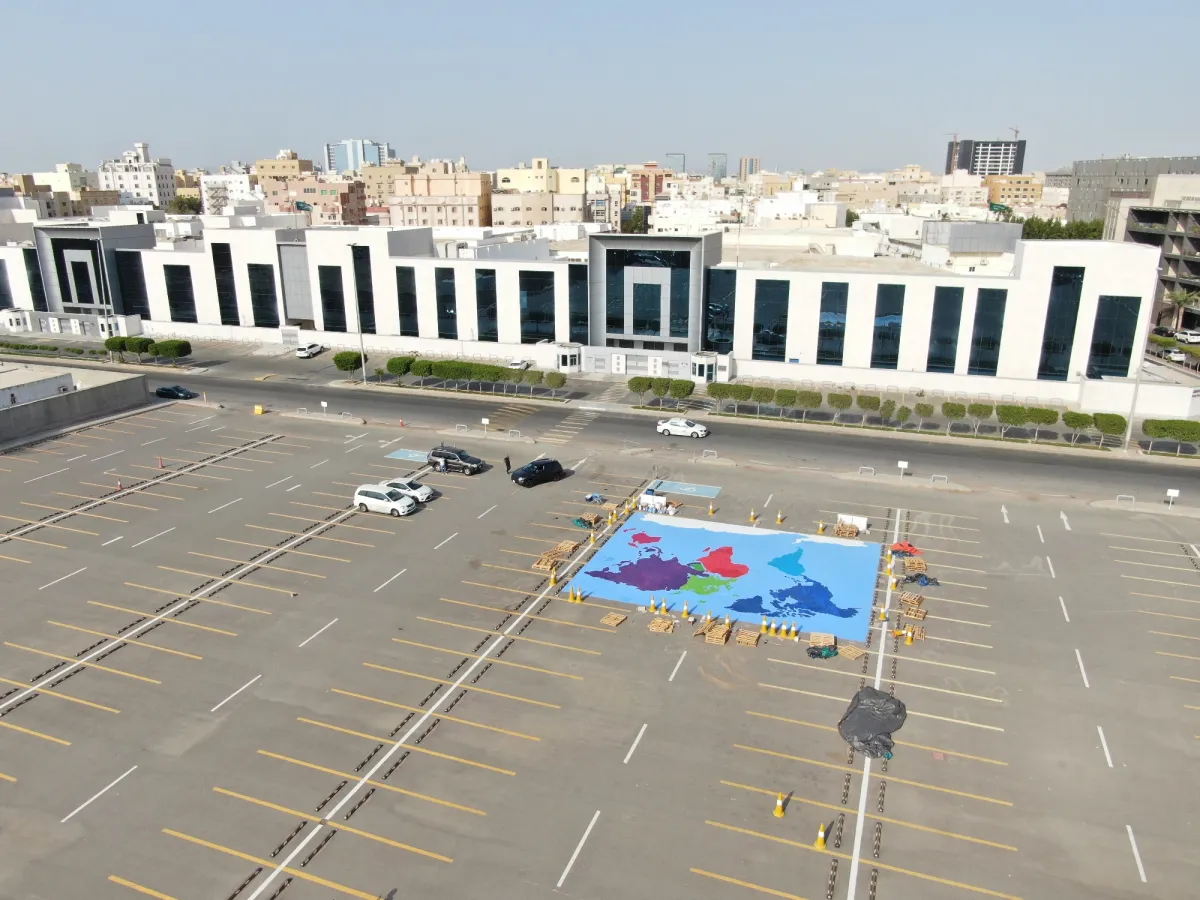 أكبر لوحة موزاييك في العالم من أغطية البلاستيك في السعودية