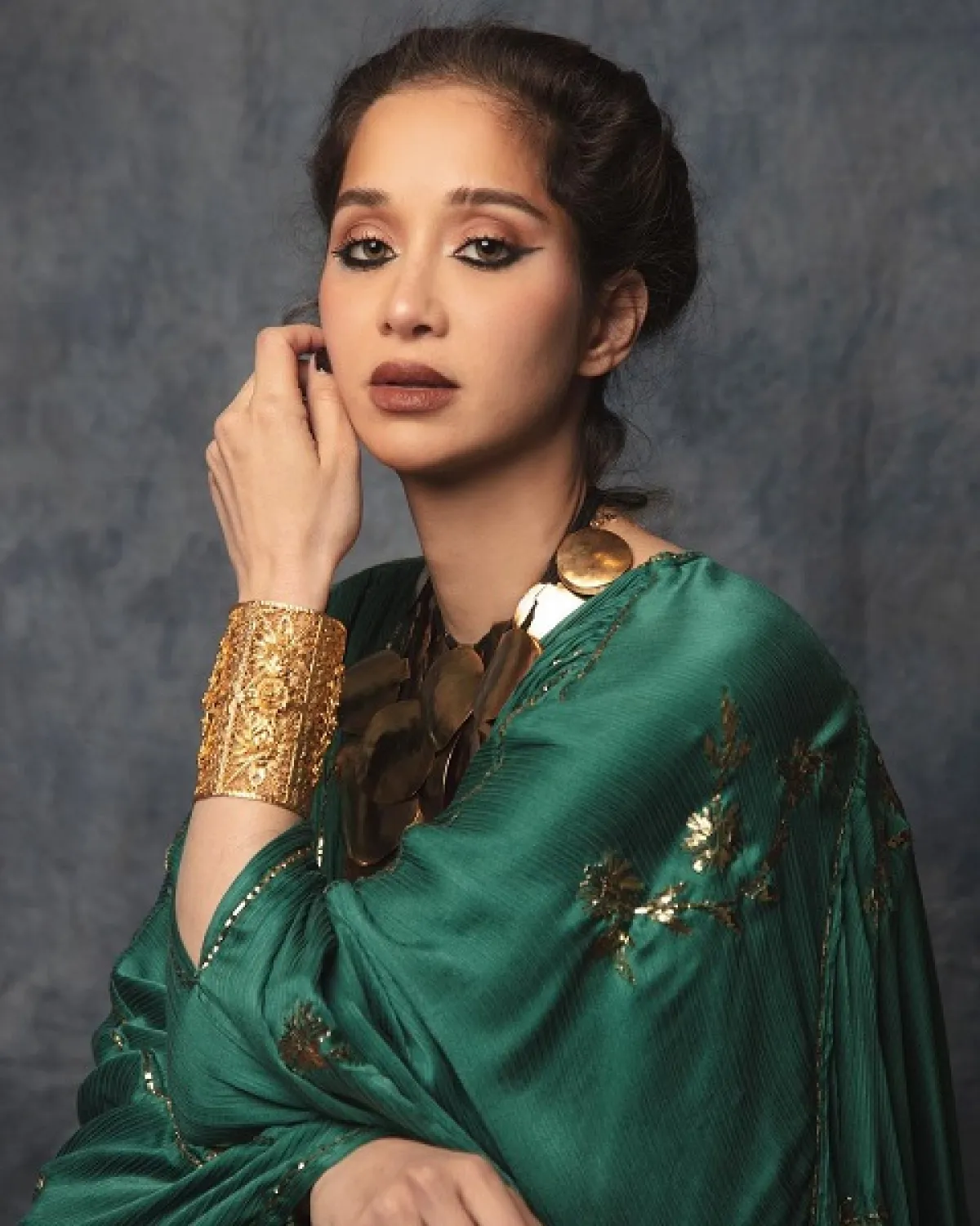 لانا الساحلي بسوار فخم بالذهب الأصفر -الصورة من حسابها على انستقرام