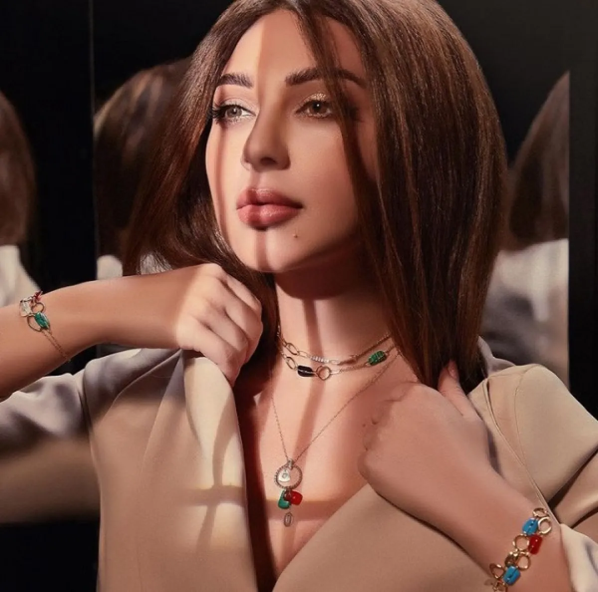  ميريام فارس بمجوهرات  ملونة - الصورة من حسابها على انستقرام