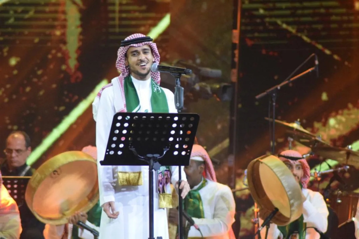 عايض من حسابه في تويتر