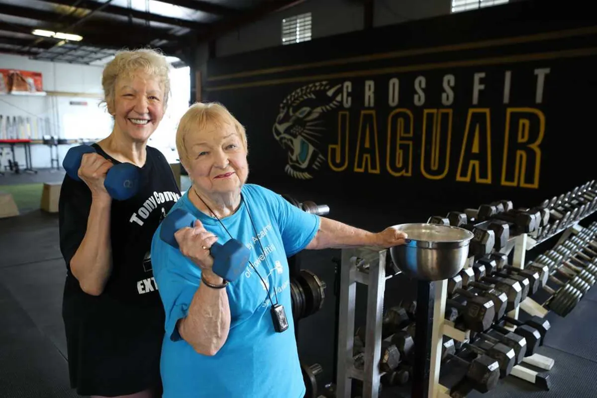 عجوز تدخل موسوعة غينيس كأكبر رافعة أثقال