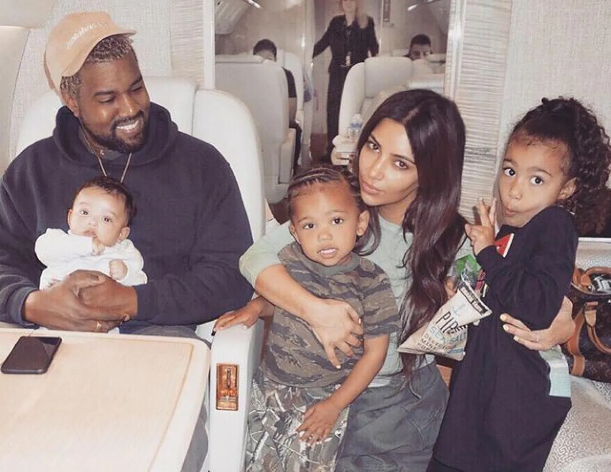 كيم كارديشيان وكاني ويست وأطفالهما- الصورة من حسابها على إنستغرام