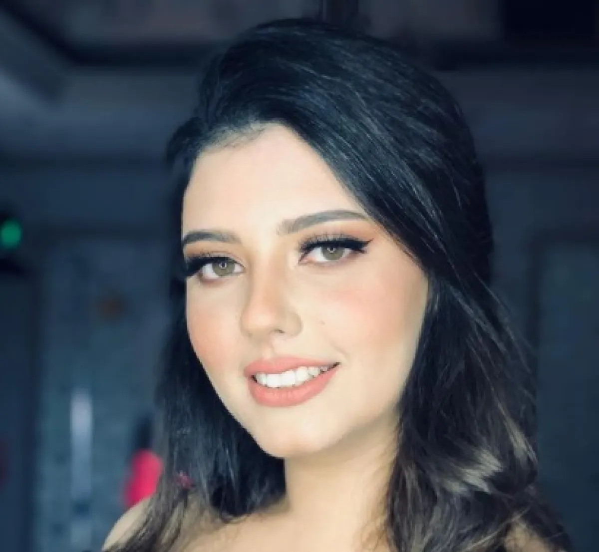 مكياج ناعم للصبايا- - الصورة من حساب إنستغرام لخبيرة التجميل أية الموافي