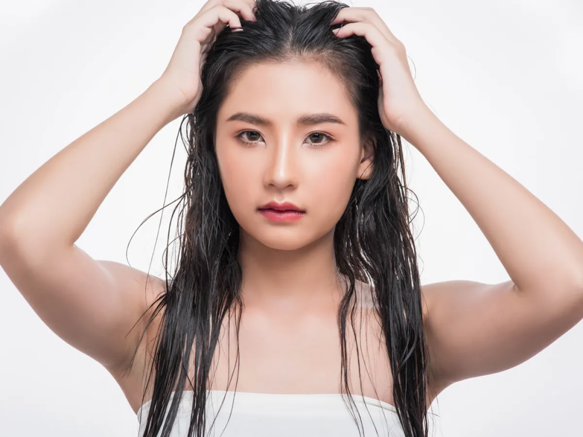 سكراب للشعر بالملح لتعزيز نموه