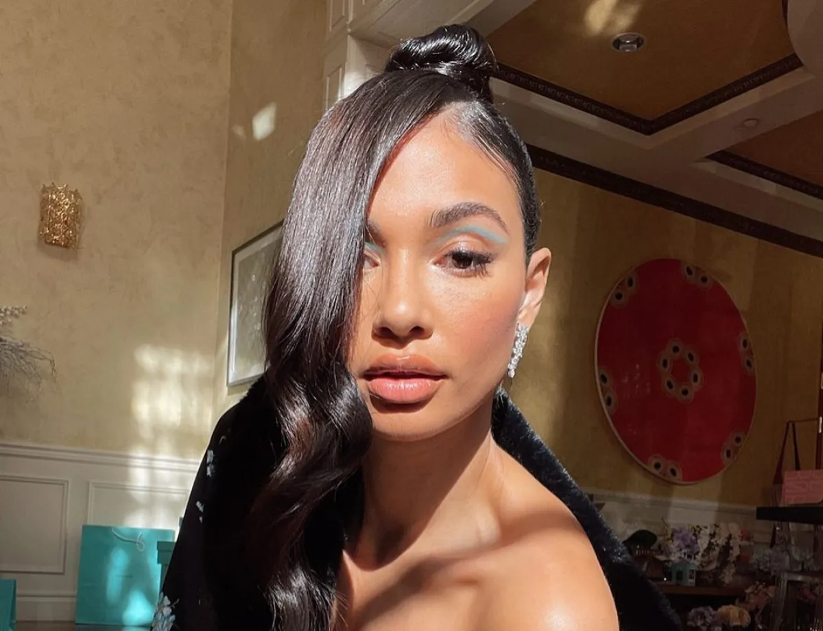 موضة الغرة الجانبية الطويلة