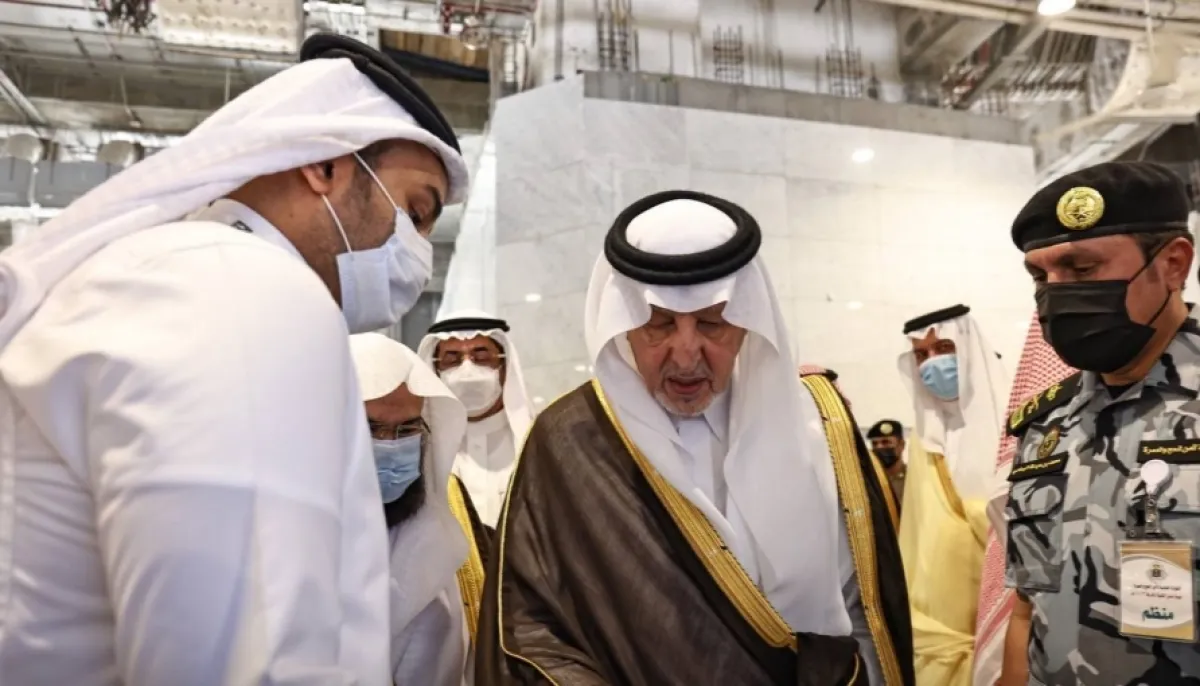 أمير منطقة مكة المكرمة يدشن معرضا رقميا بست لغات لأدوات غسل الكعبة المشرفة