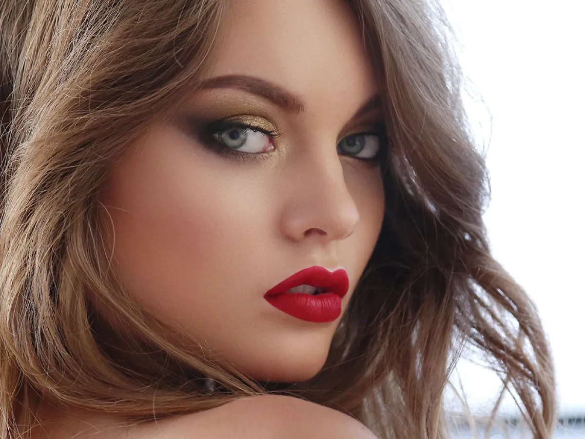 أفضل أنواع أحمر الشفاه المطفية