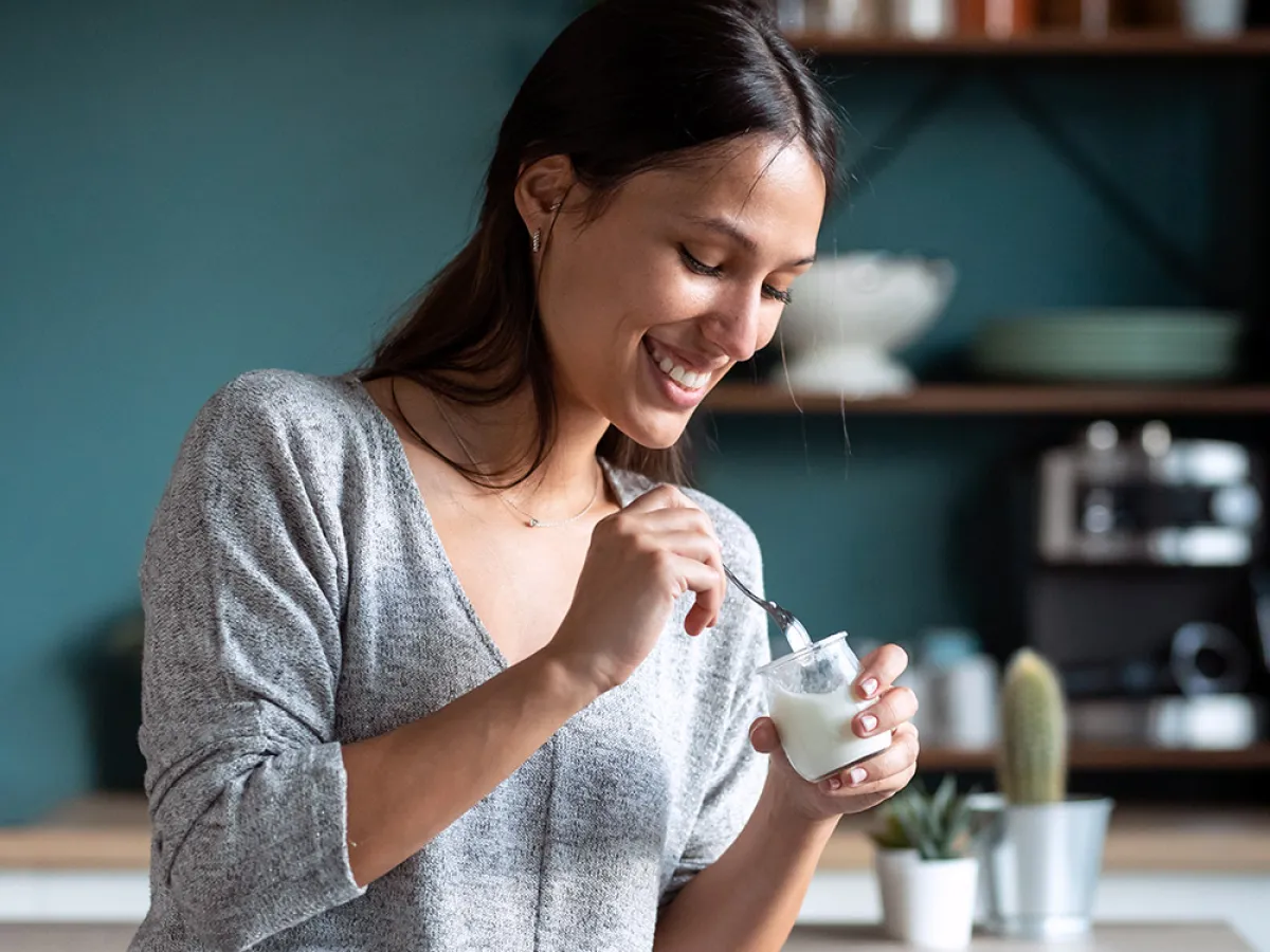 اللبن الرائب أم الزبادي: أيهما أكثر صحة وأفضل لفقدان الوزن؟