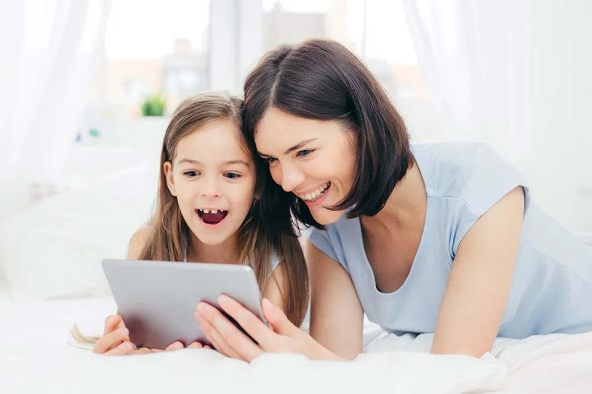 أفكار لتقليل تعلق طفلك بالأجهزة الإلكترونية