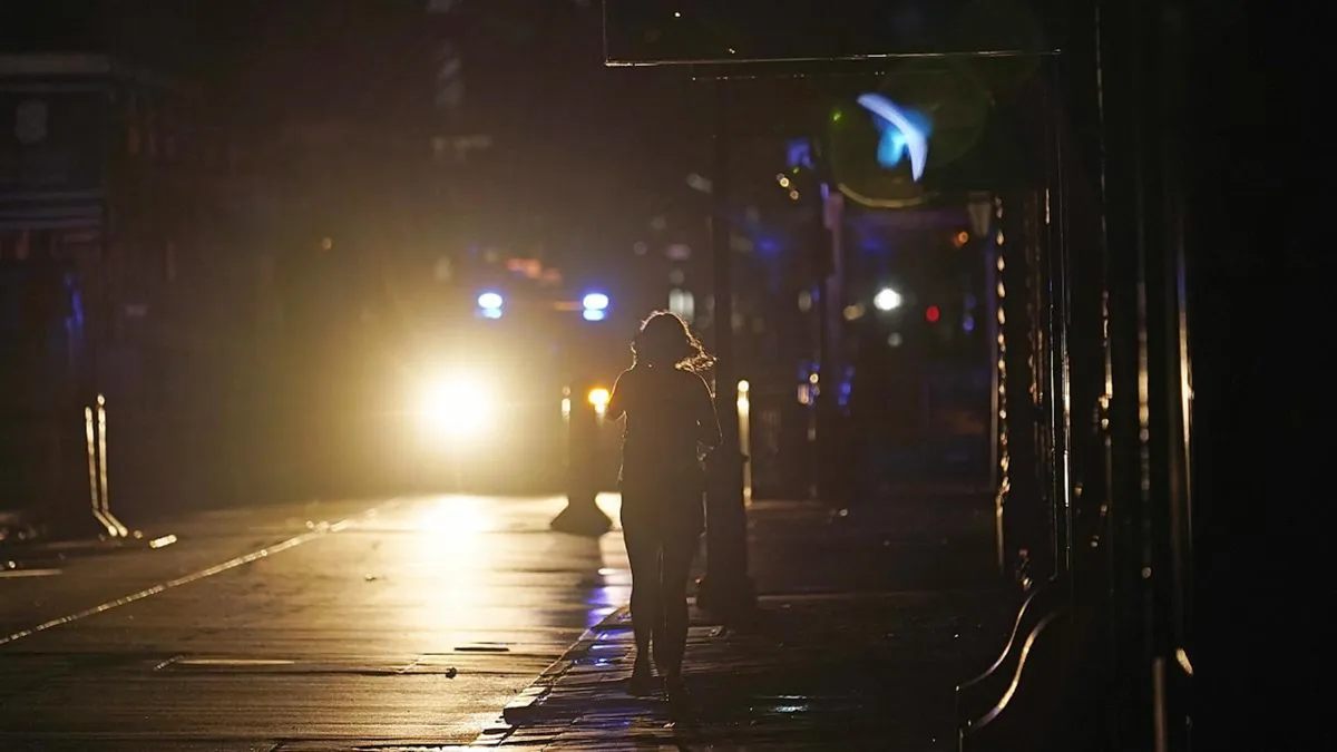 إعصار أيدا يغرق مدينة نيوأورلينز  الأمريكية في ظلام دامس