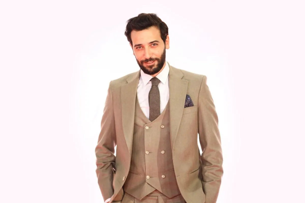 بدلات رسمية كلاسيكية من وحي النجوم