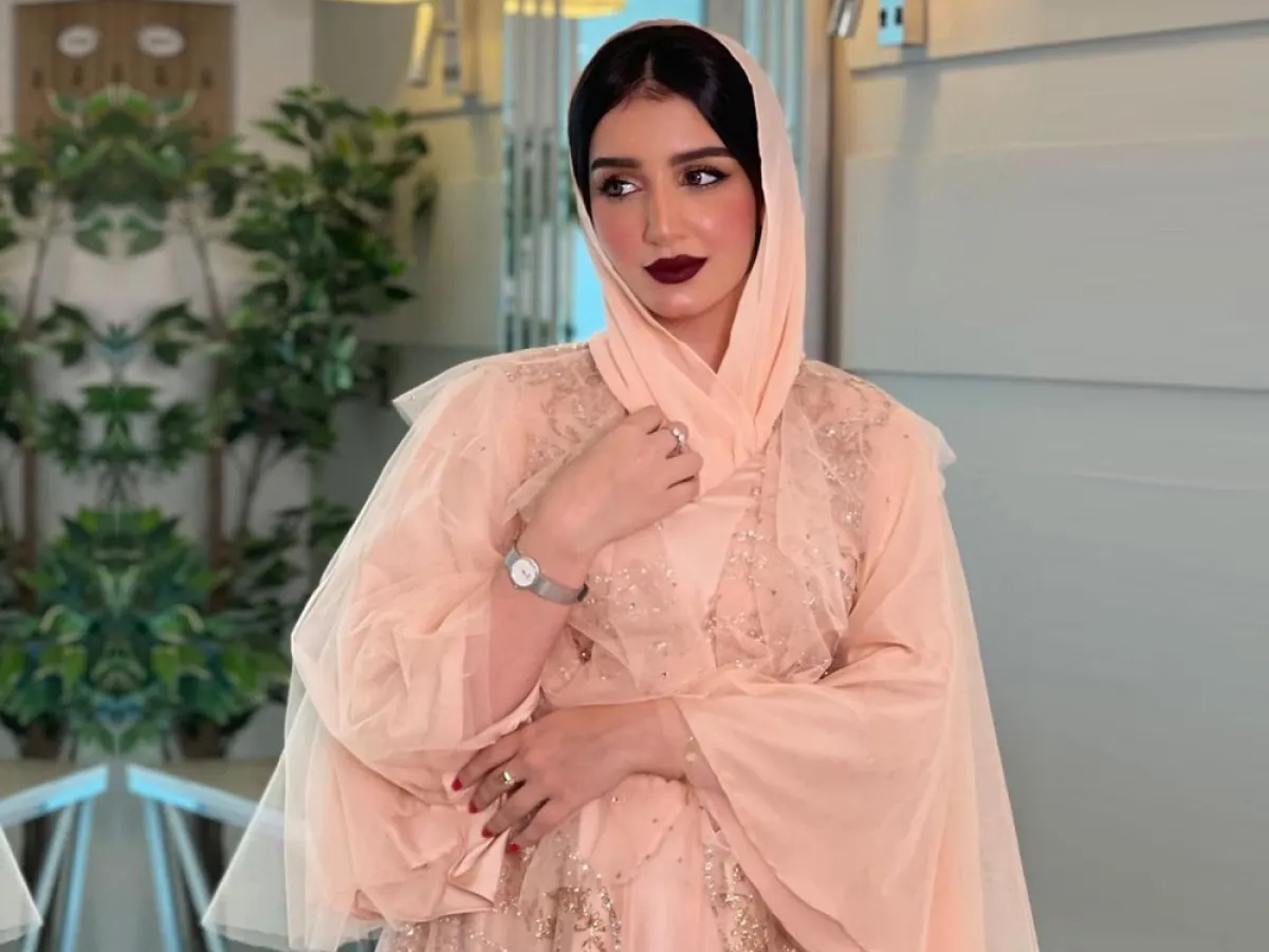 خولة المراغي بعباية شيفون -الصورة من حسابها على الانستغرام