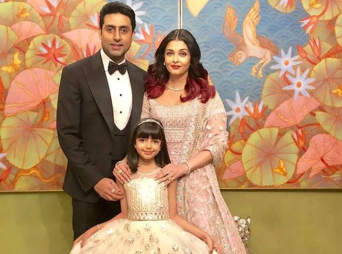 أبهشيك مع زوجته أيشواريا راي وابنتهما أراديا- الصورة من حساب آيشواريا راي على إنستغرام