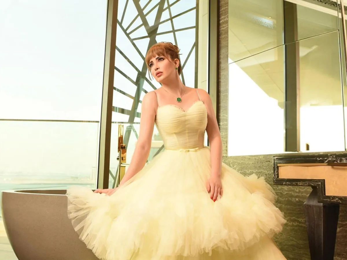  نسرين طافش بفستان باللون الأصفر الصورة من حسابها على انستغرام