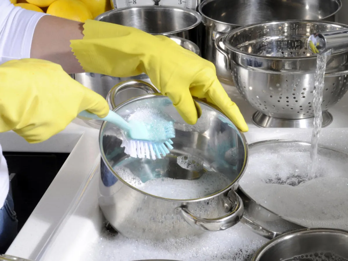 العناية بأواني الطبخ من دون خدشها