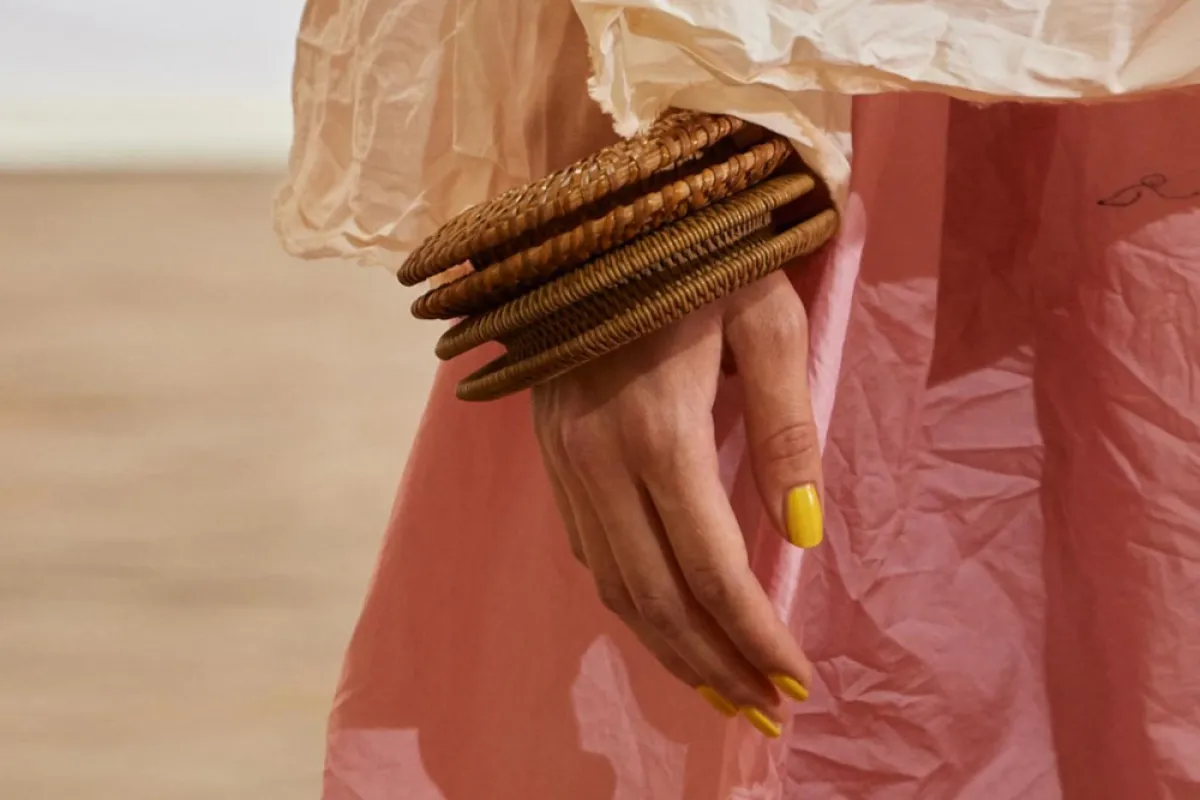  أساور باللون البُني من Daniela Gregis