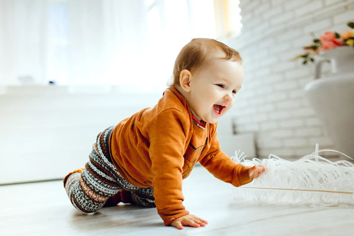 خطوات مبتكرة لمساعدة الطفل على الحبو لأول مرة