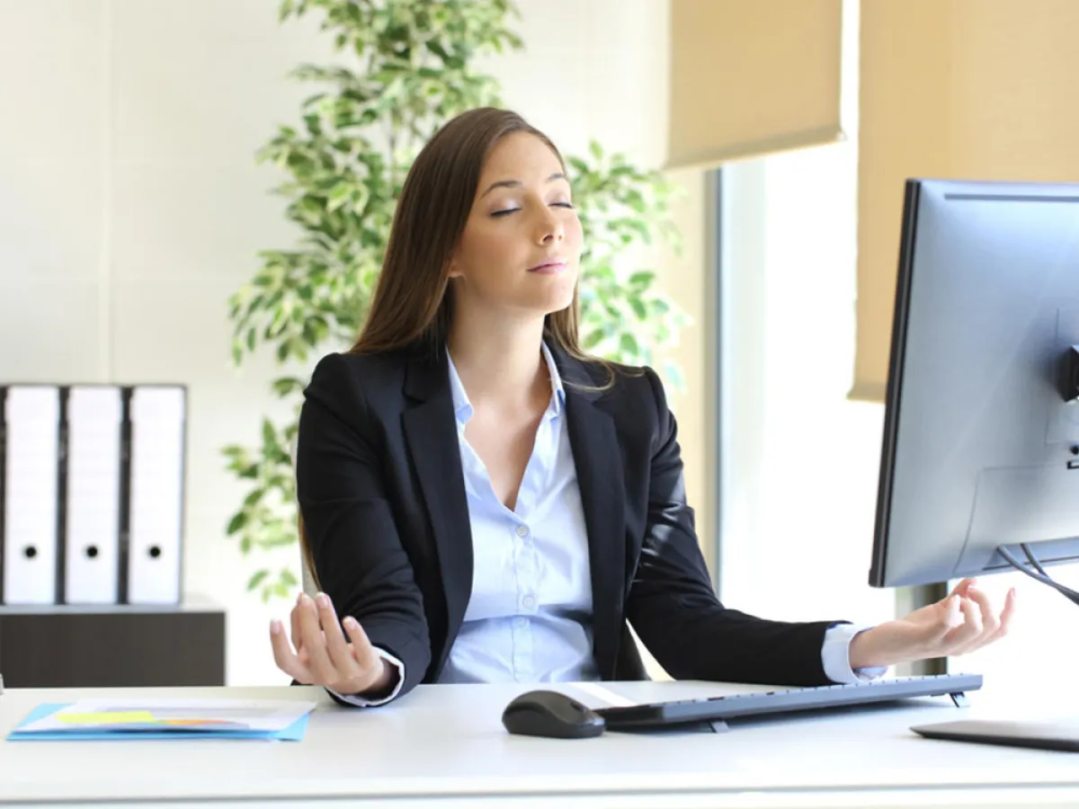 التأمل في مكتب العمل