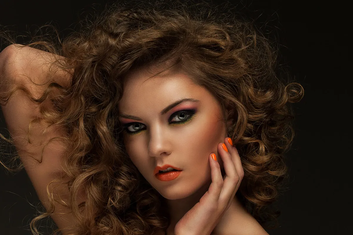 يساعد ماسك القهوة والبيض على علاج جفاف الشعر وإصلاح التلف