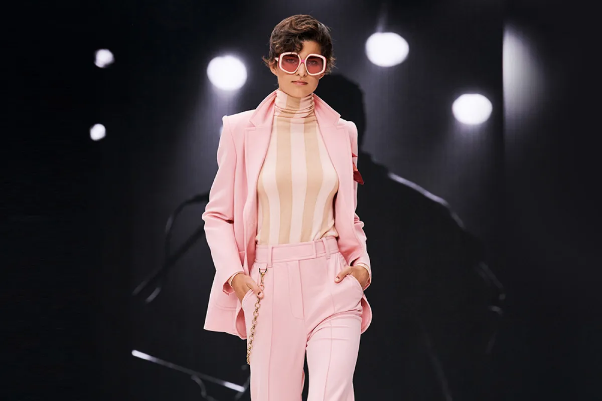 بدلة نسائية