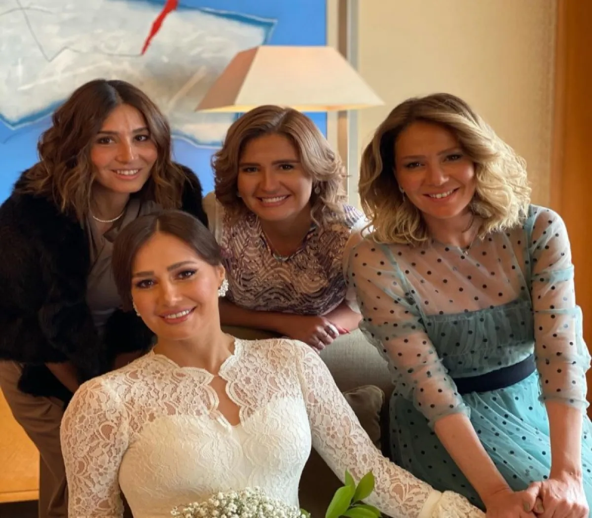 الإخوة شيحة هنا وحلا ورشا ومايا في حفل زفاف حلا.. الصورة من حساب مايا على انستقرام