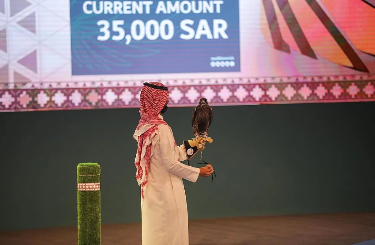 مبيعات المزاد الدولي لمزارع إنتاج الصقور تتجاوز المليوني ريال. المصدر (واس)